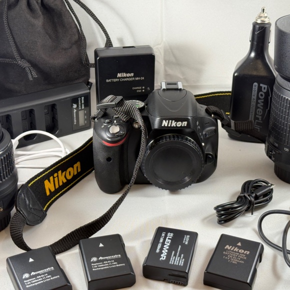 Nikon D5100 DSLR Camera Kit - Picture 6 of 16